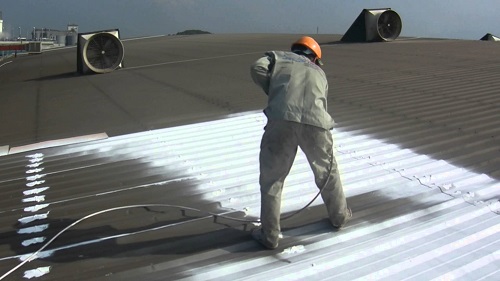 thợ chống nóng mái tôn bình dương